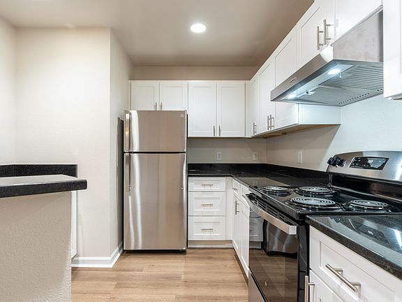 4th image of 13902 NE 8th St APT 101