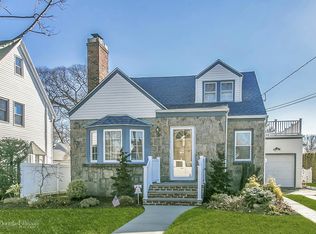 56 Bond Ave, Malverne, NY 11565