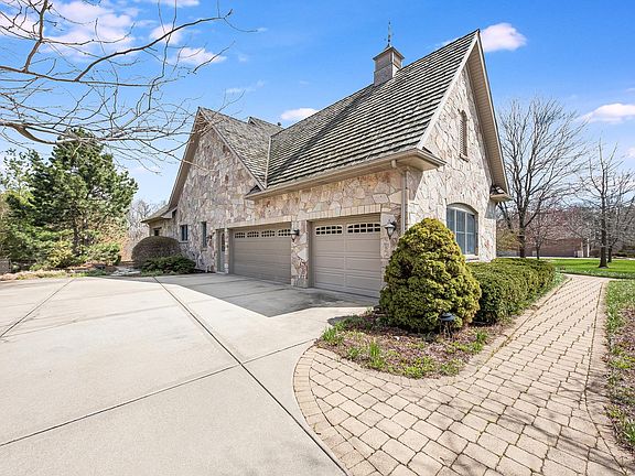 2nd image of 25038 Old Oak Ln