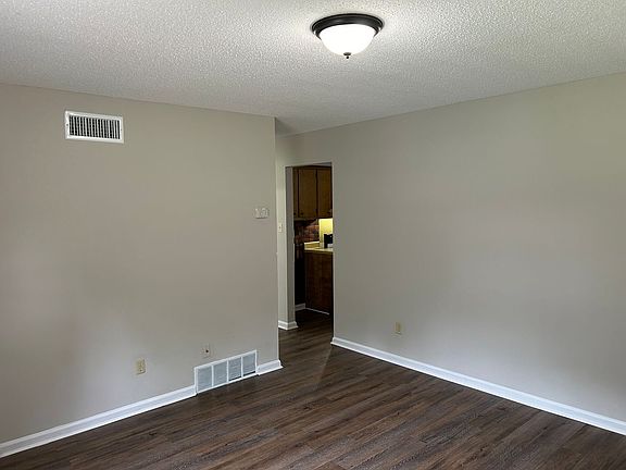 5th image of 8105 Elmbrook Dr