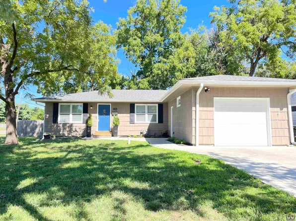1256 SW Indian Trail Ct, Topeka, KS 66604
