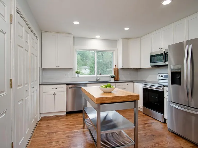 8811 Craig Dr — Photo 1