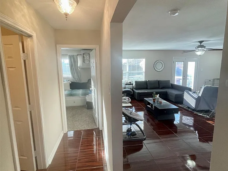 817 Bullock St — Photo 7