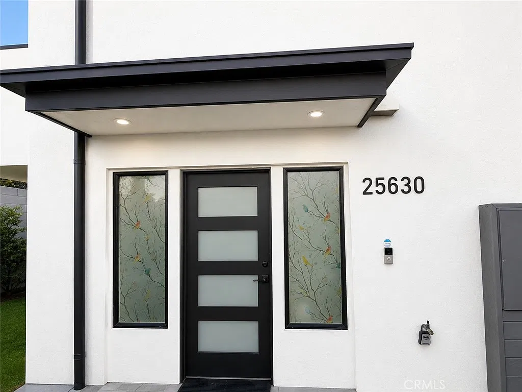 2 bed, 2.5 bath, 1049 sqft, $3,950 — Photo 2