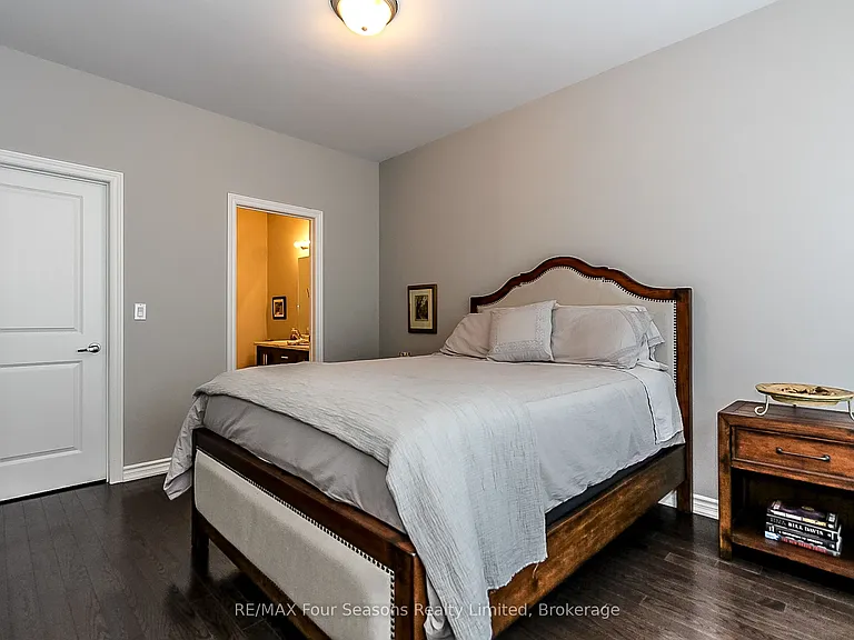 12 Robbie Way — Photo 6