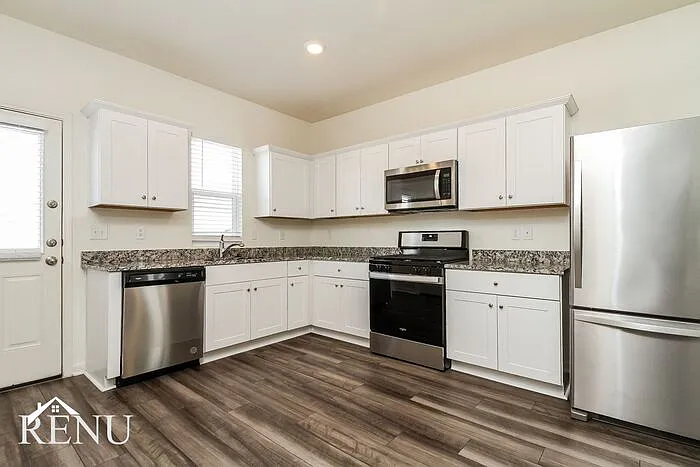 3 bed, 2.0 bath, 1200 sqft, $1,630 — Photo 4