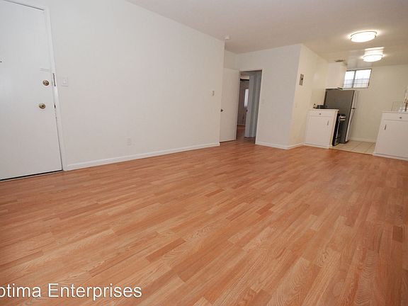 3rd image of 1148 N Formosa Ave APT 4