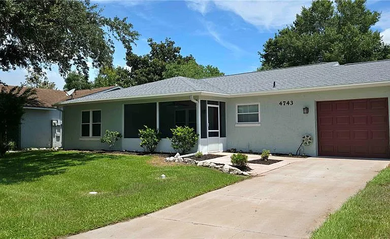 4743 Larchmont Ct — Photo 1