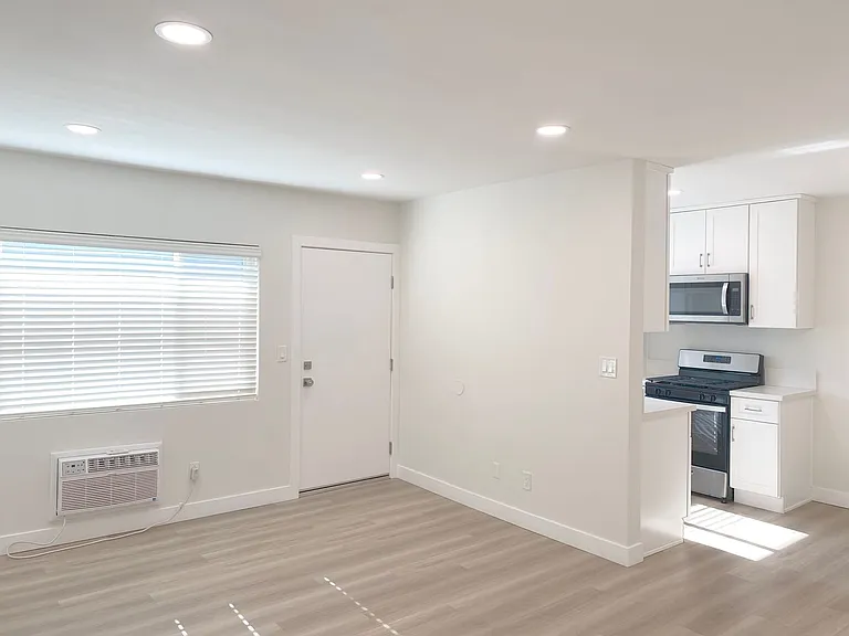 455 W Dryden St — Photo 5