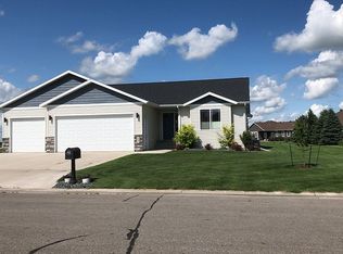 807 Birdie Ct, Mapleton, ND 58059