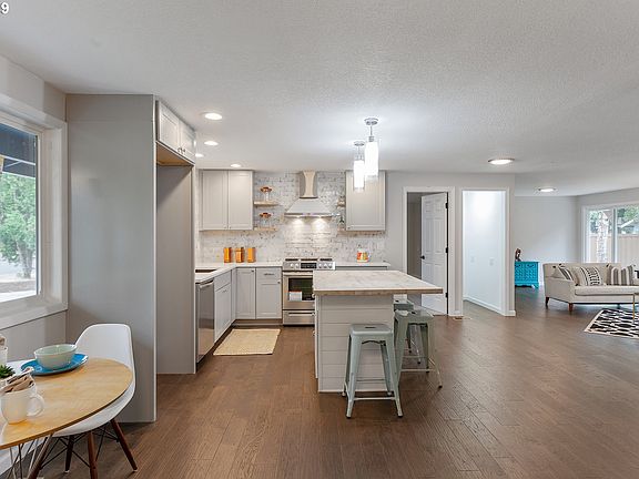 4th image of 1679 NE 10th Ave