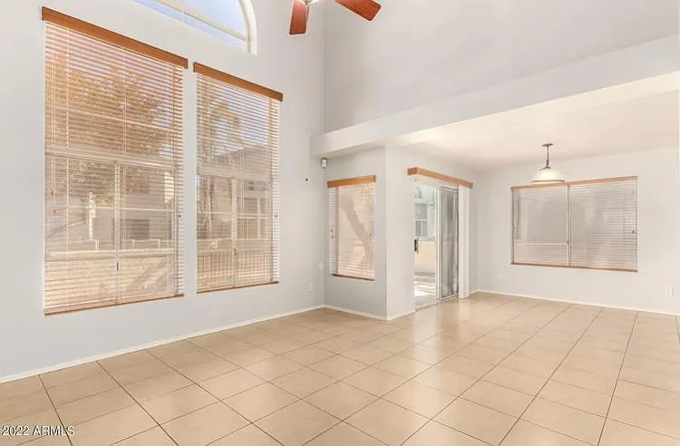 418 S Sunrise Dr — Photo 2