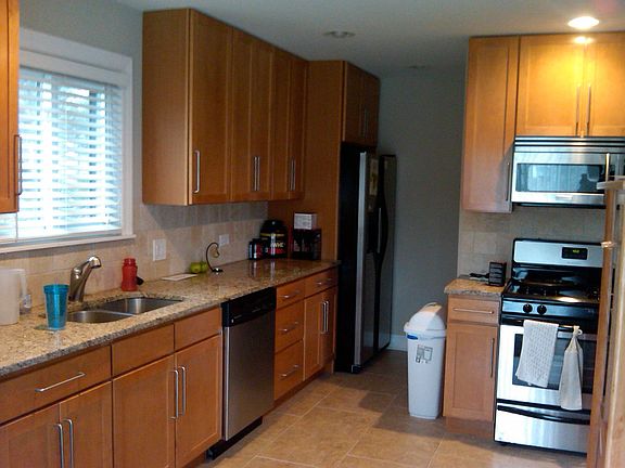 5th image of 324 Oak Meadow Ct APT B2
