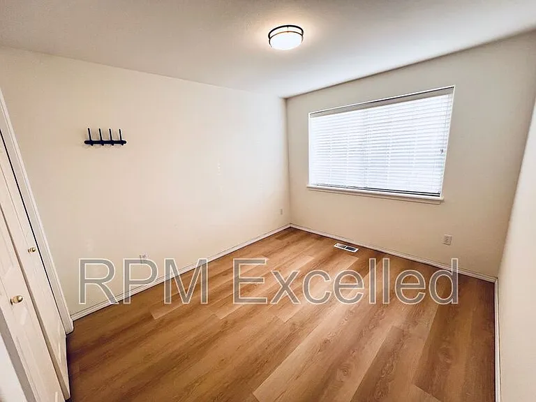 9426 S 242nd St — Photo 21