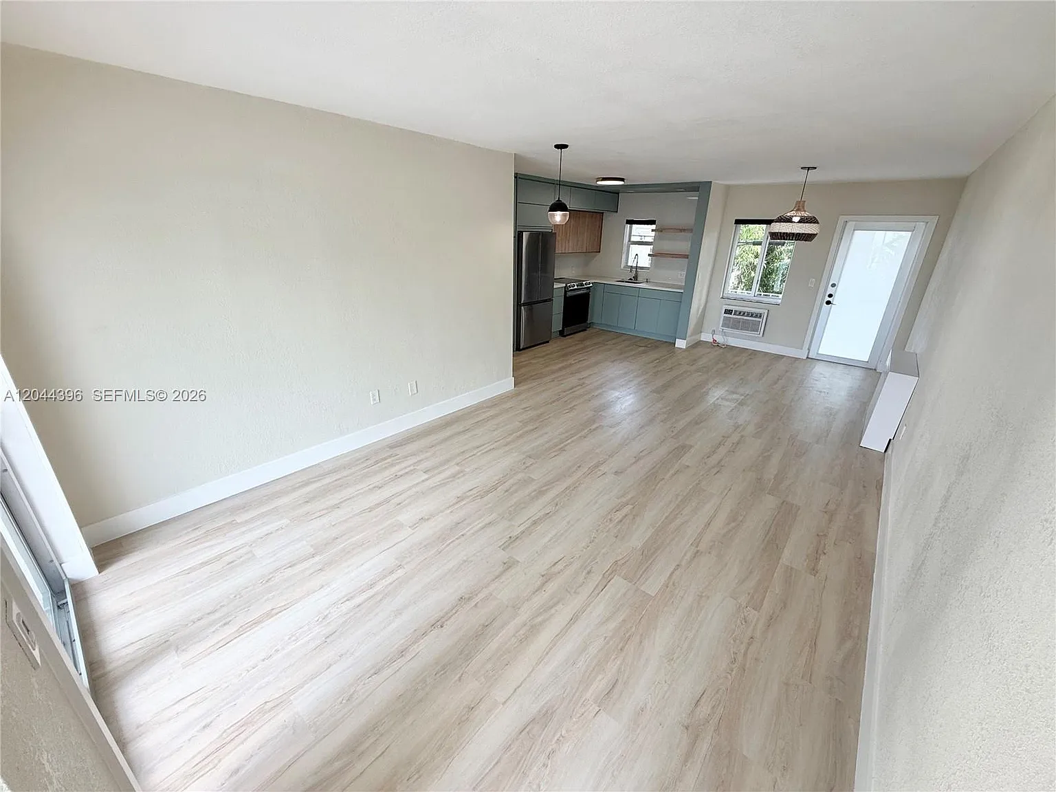 641 Espanola Way Inc Cond — Photo 2