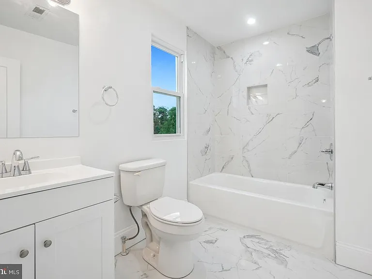 2615 Otis St NE — Photo 25