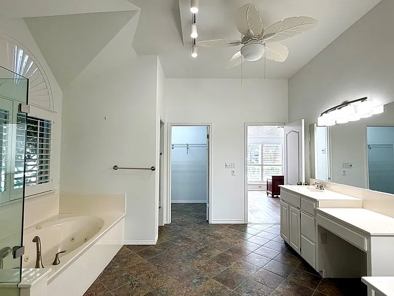 1913 Baywood Dr — Photo 24