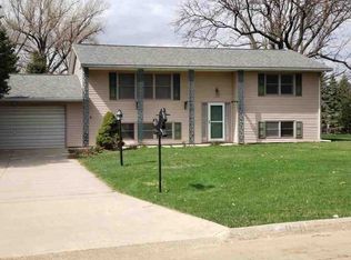 5050 Eldora Ct, Waterloo, IA 50701
