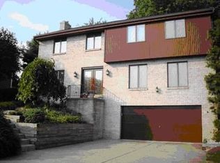 911 Meadow Crest Dr, Pittsburgh, PA 15237