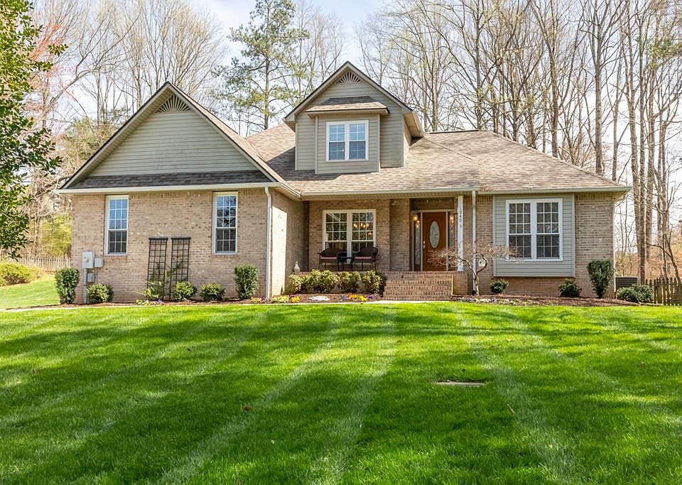 1st image of 1940 Camden Ln