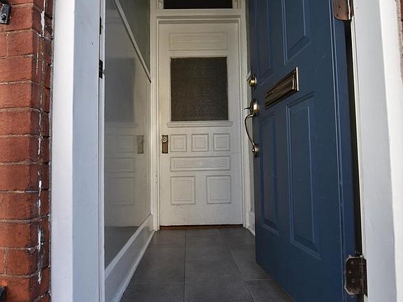 2nd image of 185 Baldwin St