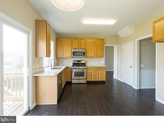 5th image of 3708 Highland Dr