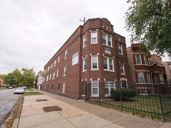 3rd image of 7358 S Blackstone Ave Unit 1448-2