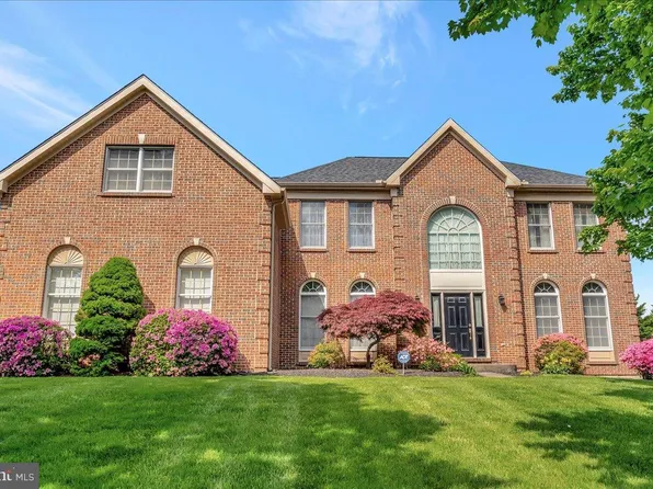 21 E Periwinkle Ln, Newark, DE 19711