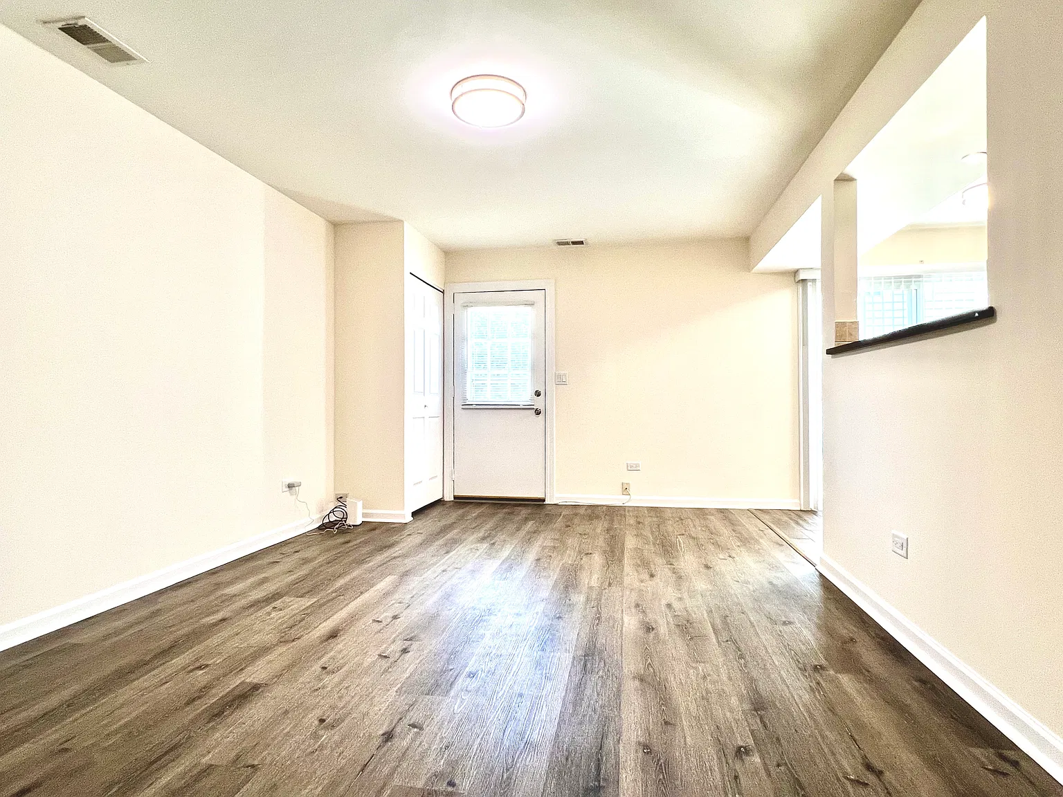 2 bed, 1.5 bath, 1000 sqft, $2,100 — Photo 3