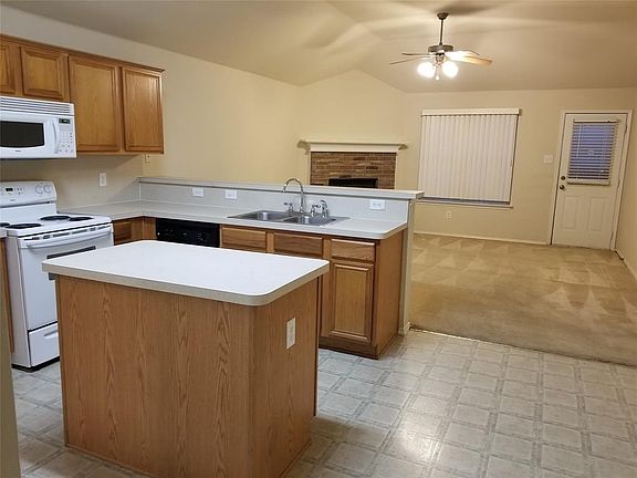 3rd image of 1811 Kings Cross Dr