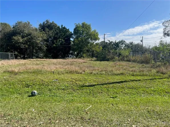 304 13th ST SE, IMMOKALEE, FL 34142