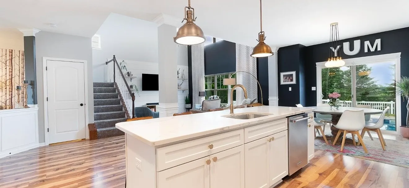 4 bed, 2437 sqft, $4,200 — Photo 4