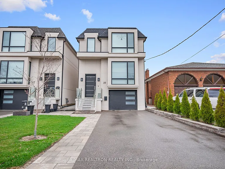 10 Katherine Rd #LOWER — Photo 2