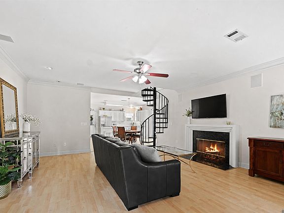 4th image of 8590 Oliver Ave