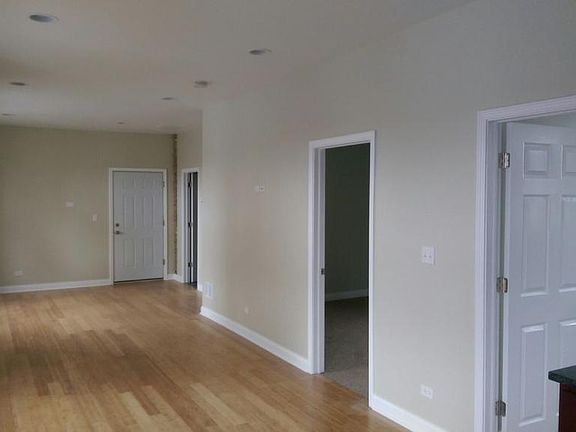 4th image of 3741 W Le Moyne St