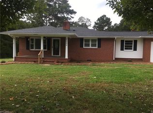 2084 Red Brush Rd, Mount Airy, NC 27030