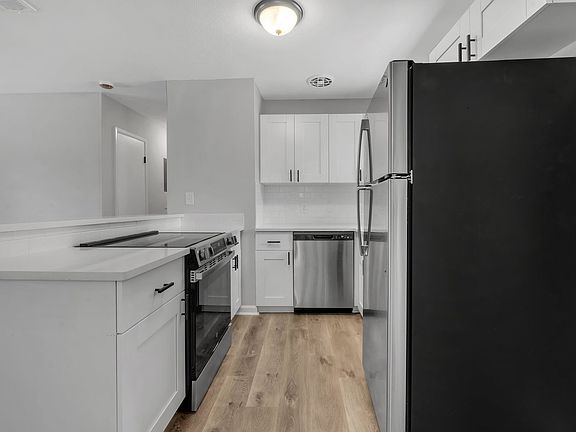 5th image of 319 Meadowbrook Ln
