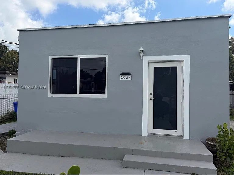 1637 NW 31st Ave — Photo 1