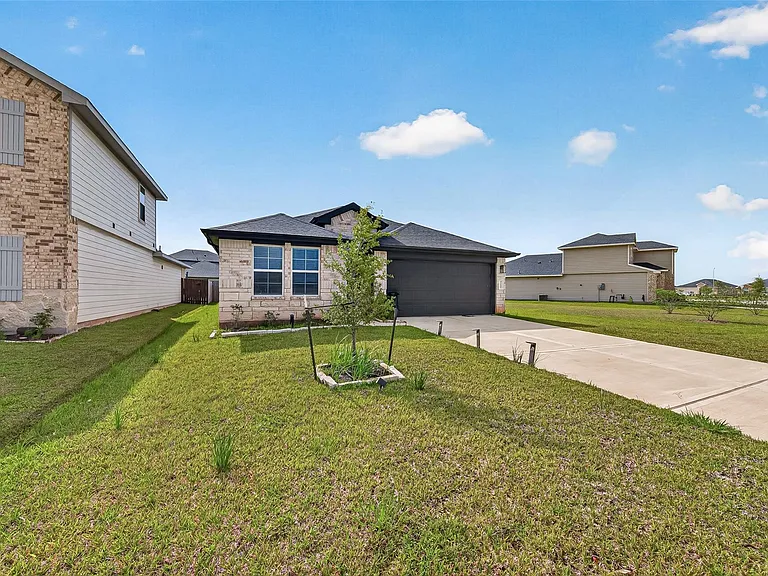 4222 Zeke Estates Ln — Photo 2