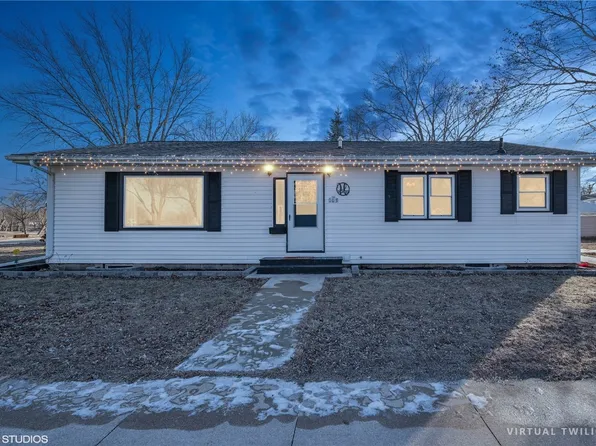 103 3rd Ave SW, Waverly, IA 50677