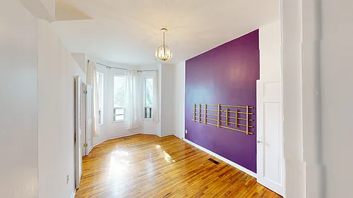 221 Bathurst St #4 Photo 1
