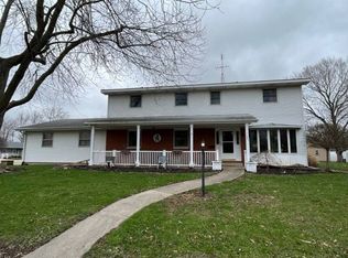 320 Cedar Ln, Arthur, IL 61911