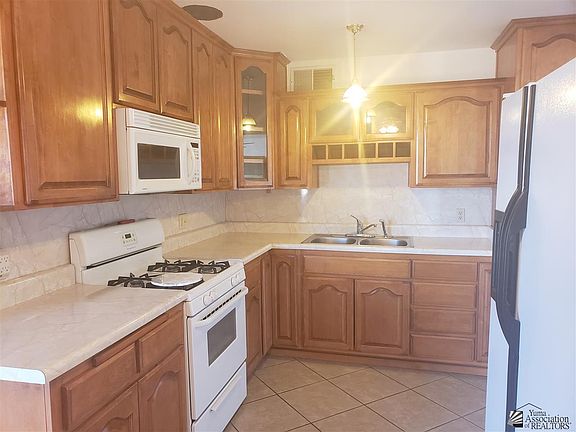 3rd image of 1033 W 9th Ave