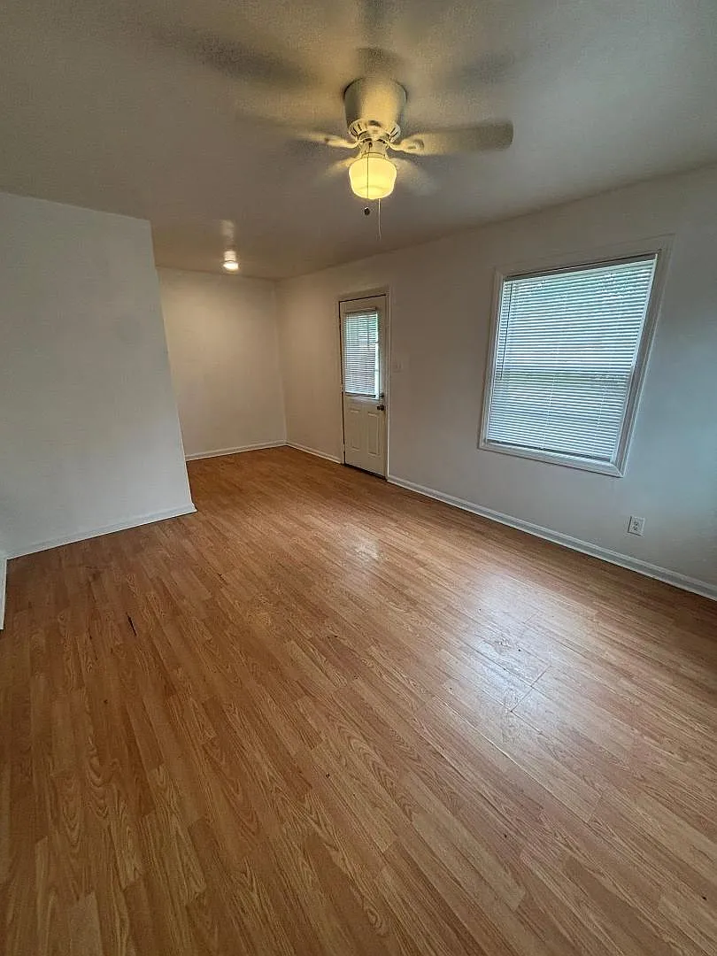 710 Van Buren - 712 — Photo 3