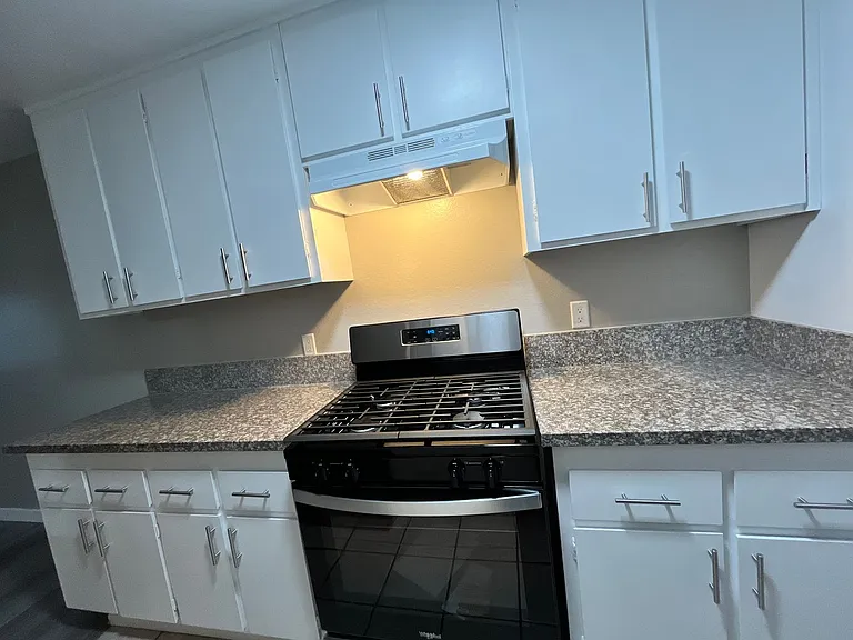 1769 Daly-Grand Apartments — Photo 10
