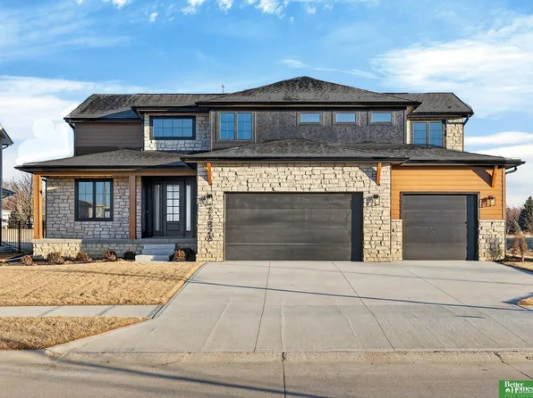 21828 Grover St, Elkhorn, NE 68022