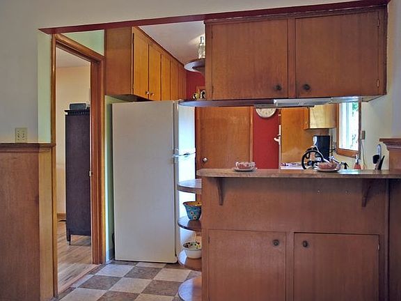 4th image of 4629 SE Rockwood St