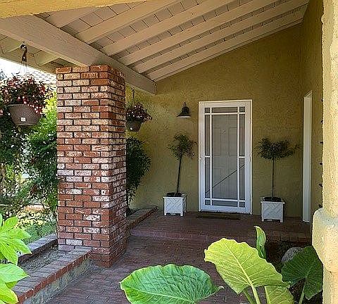 Front Entryway / Porch