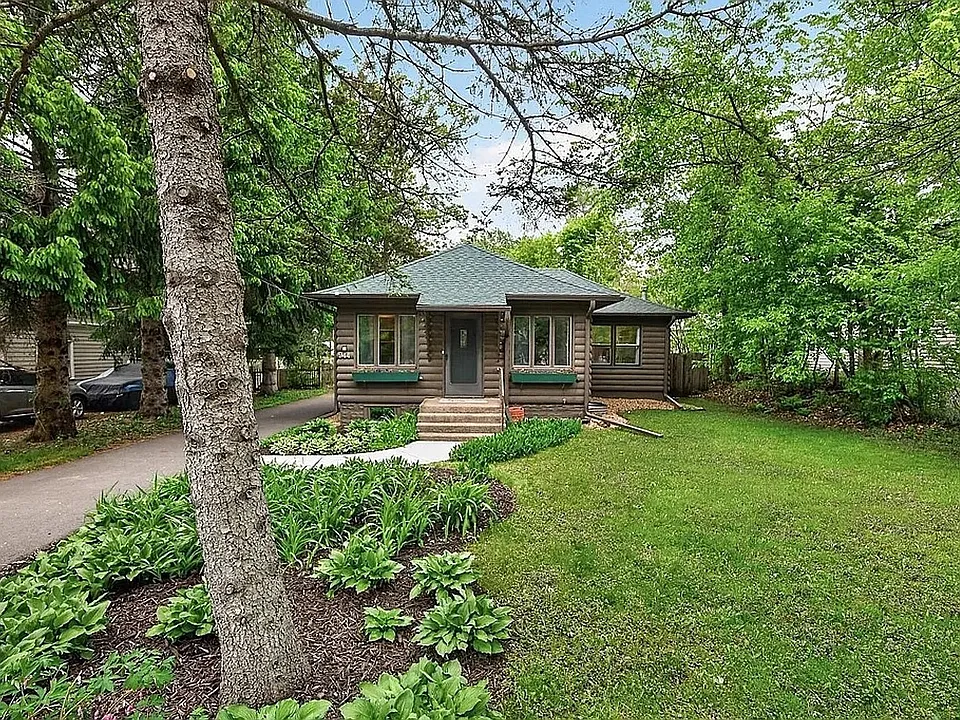 944 Mahtomedi Ave