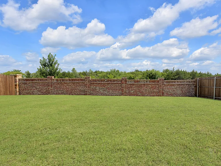 919 Gentle Rain Dr — Photo 14